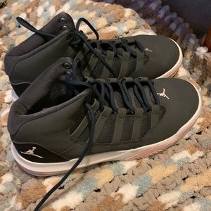 Jordan Max Aura (GS) size 5.5, new condition